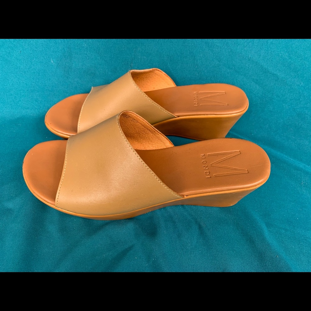 MONDI Tan Wedges